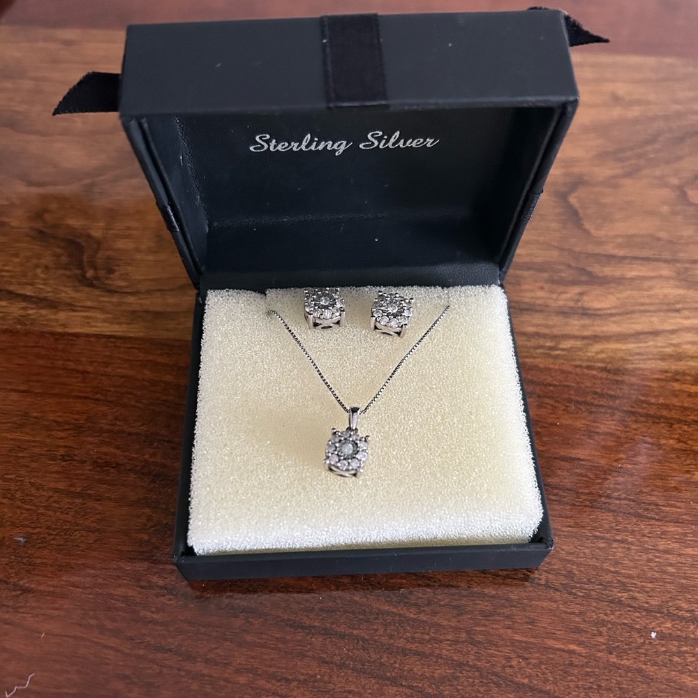 1 carat diamond earring/pendant set